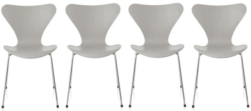 Vier graue Siebener Stühle von Fritz Hansen aus Esche mit Chromgestell. Designklassiker.